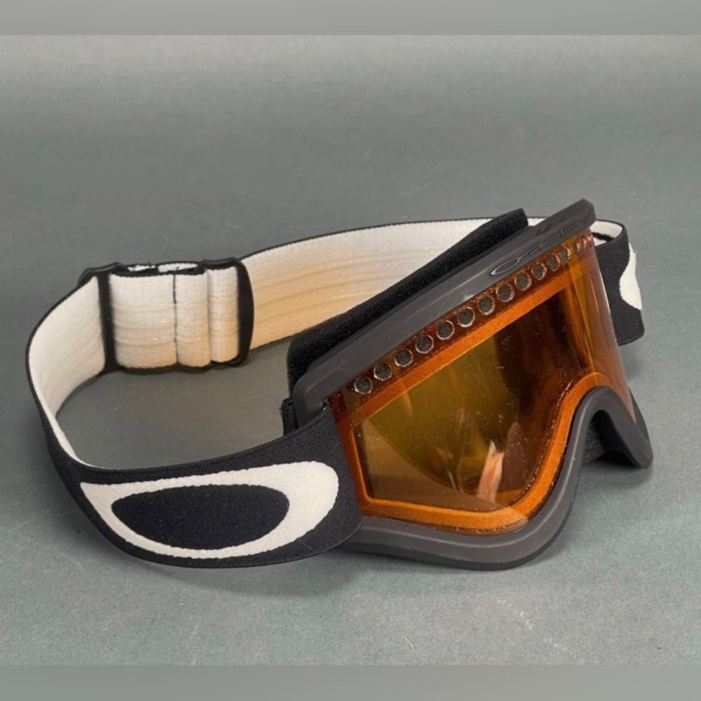 Oakley Black Frame Snowboarding/Ski Goggles with Orange Lens! Perfect condition! - Picture 7 of 7